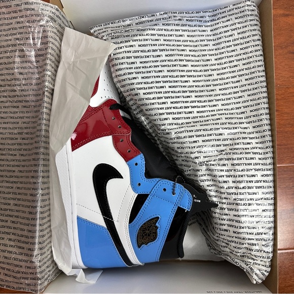 Jordan 1 Retro High Fearless UNC Chicago Size 11 - Picture 6 of 6